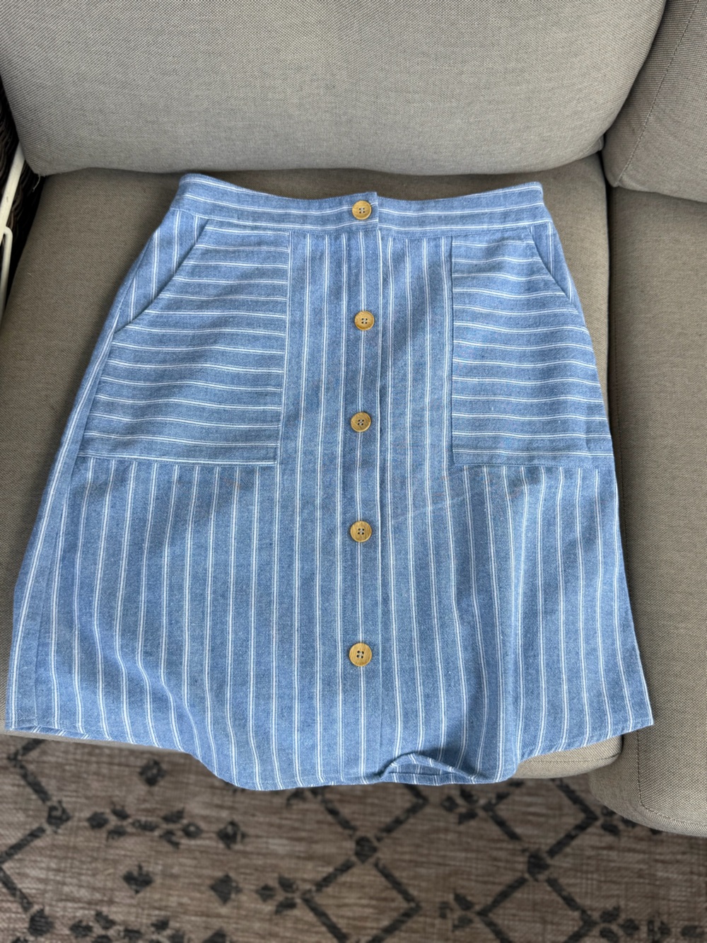 Striped skirt with faux wooden buttons